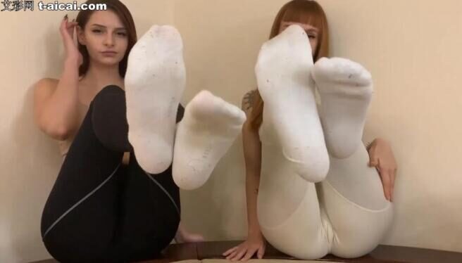 PP女女 | 第一视角Kira和Sofi女王白袜