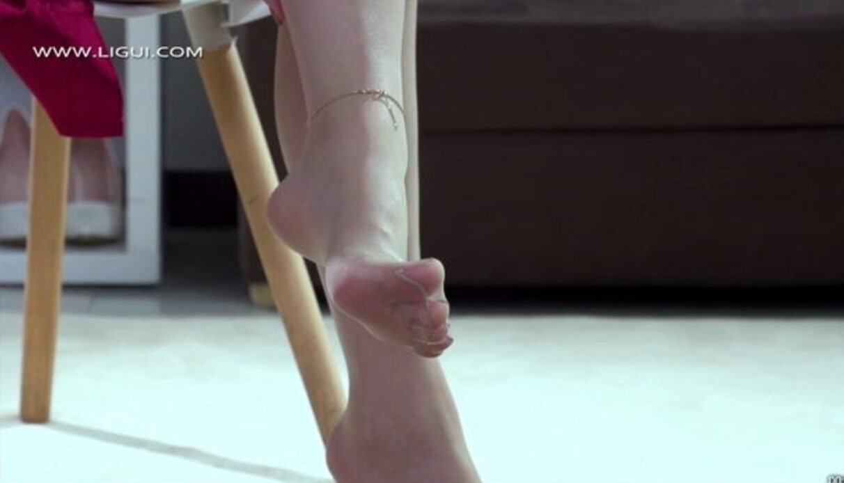 Ligui丽柜视频 | 文静的超薄脚尖透明丝袜之紧缚丽莲